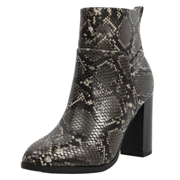 Shoes - Size 7.5 Black Grey Python Faux Leather Pull On